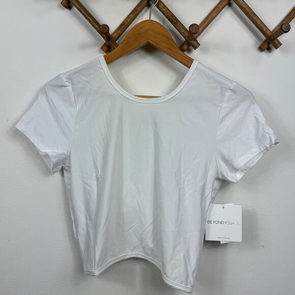 Beyond Yoga Featherweight Twist Out Tee in White Size M - Picture 3 of 10